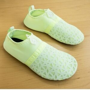 Nwt Womens Water Shoes Green 36 37